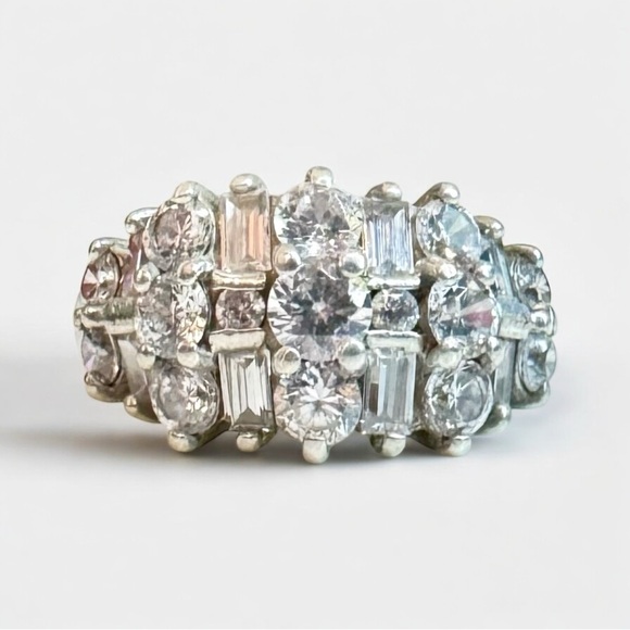 Vintage Sterling Silver Cubic Zirconia Ring (8.5) - Picture 9 of 15